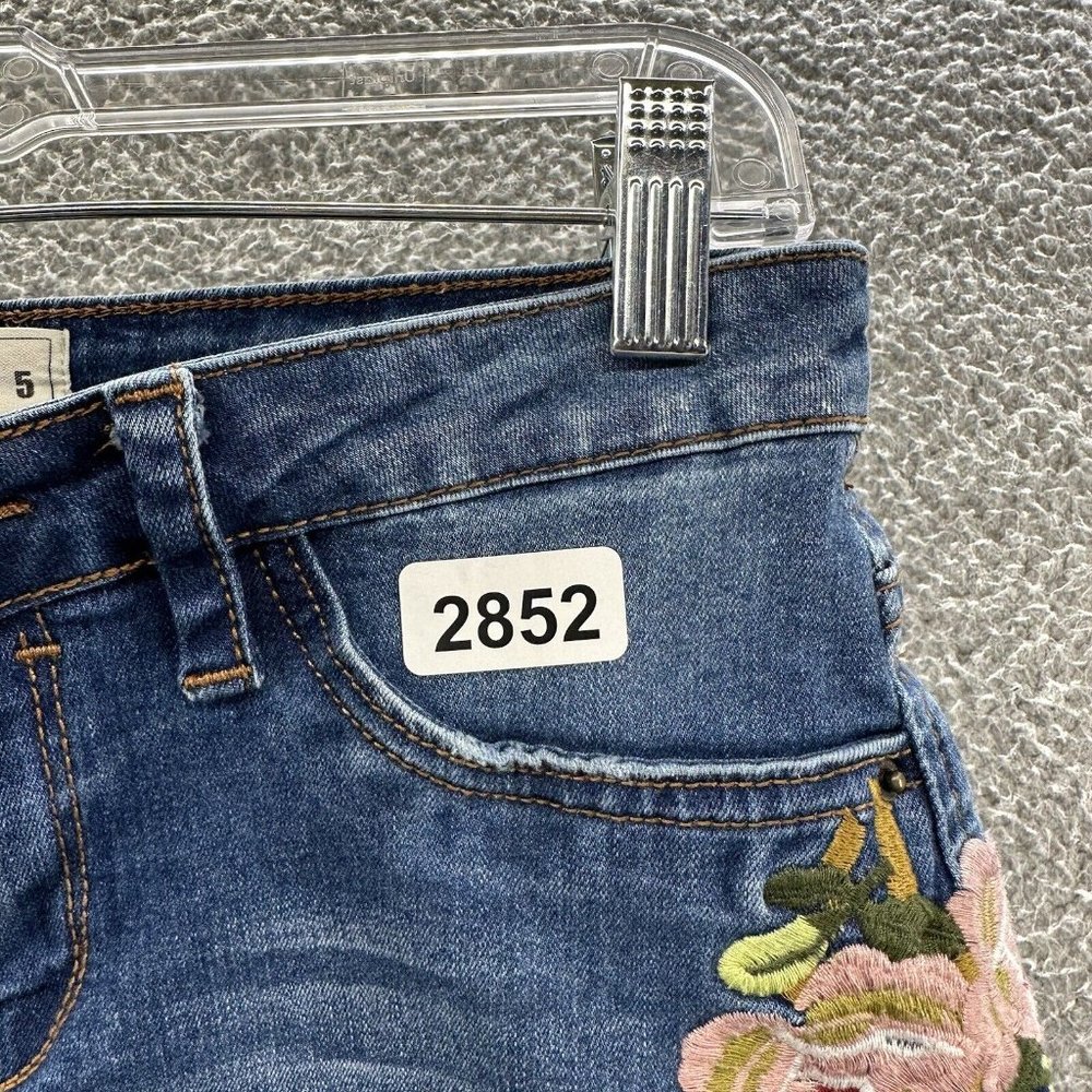 Angel Kiss Shorts Juniors 5 Blue Denim Floral Embroidered Cuff Shorts Junior's 5 - Picture 14 of 14
